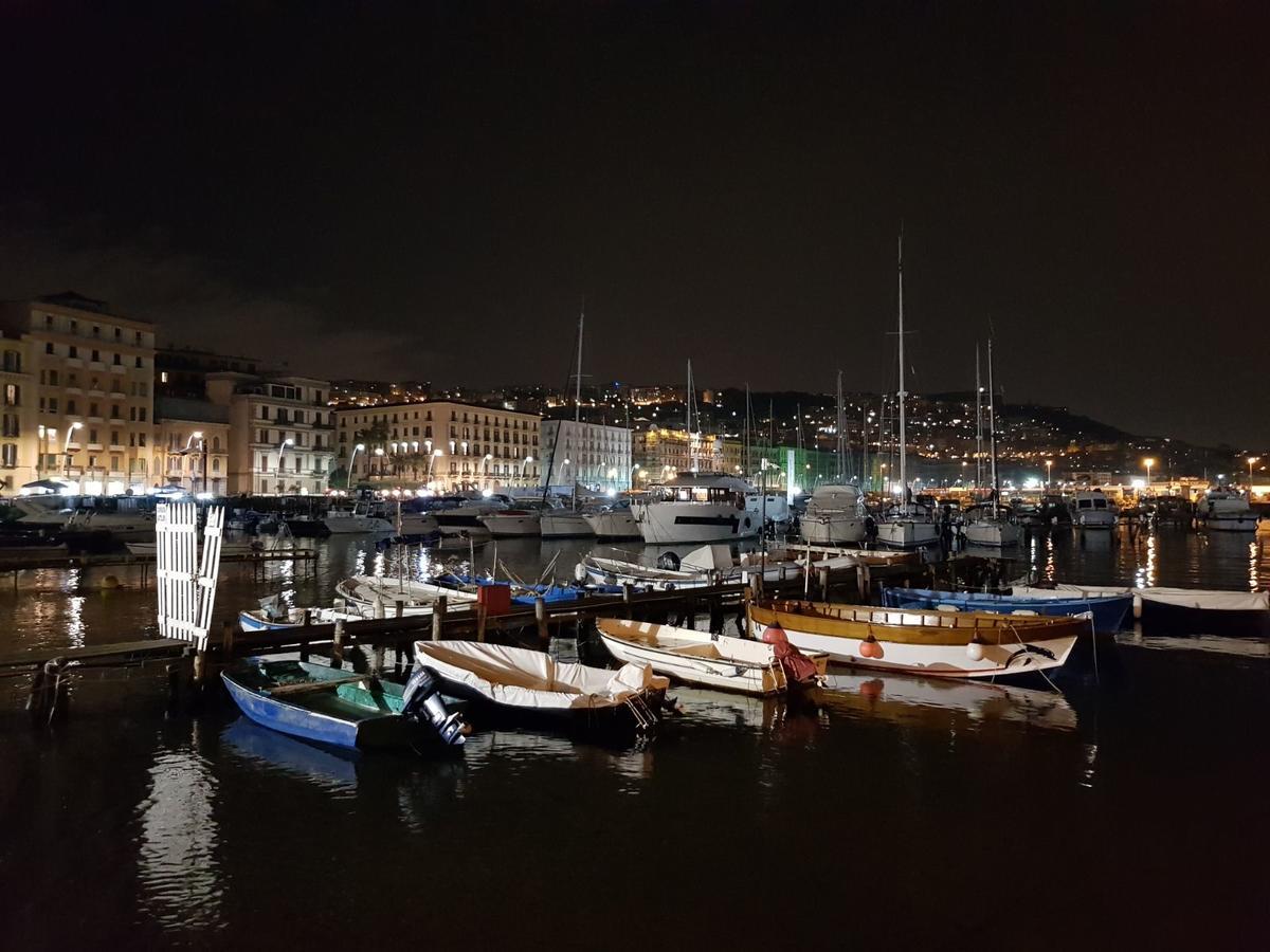 Napoli Lungomare Caracciolo Mon Amour Nápoles Exterior foto