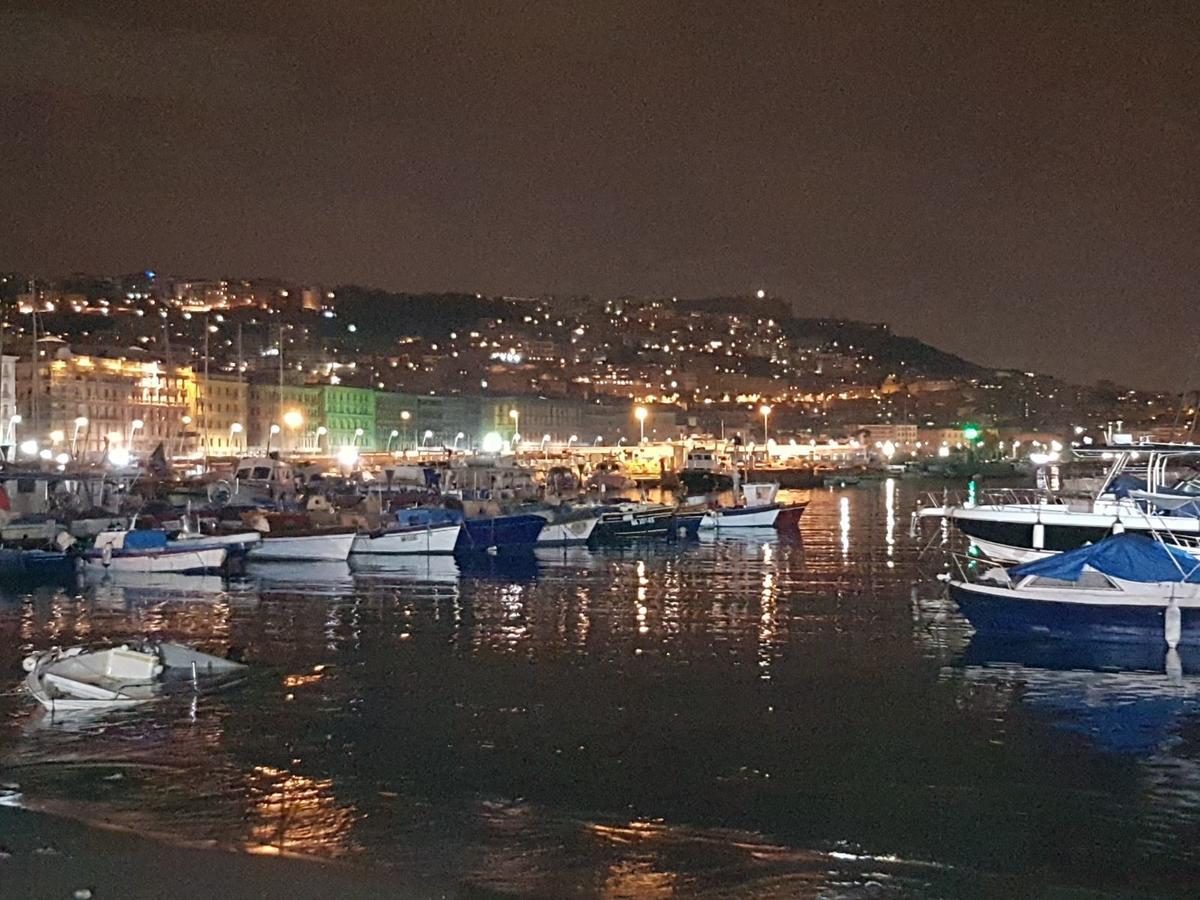 Napoli Lungomare Caracciolo Mon Amour Nápoles Exterior foto